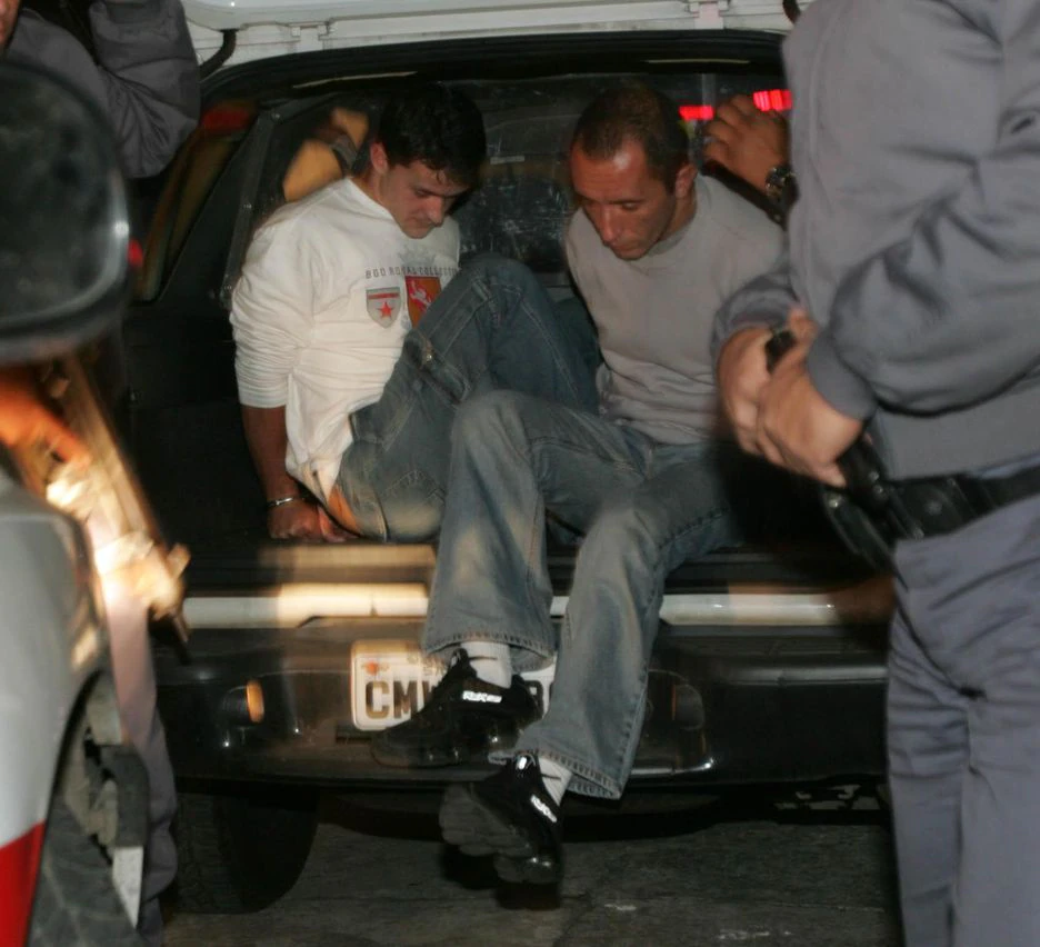 Daniel e Cristian Cravinhos chegam a DP no Bom Retiro após julgamento em 2006