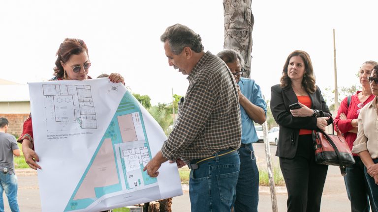 Projeto de arquitetura de como será a construção em terreno doado pelo município.
