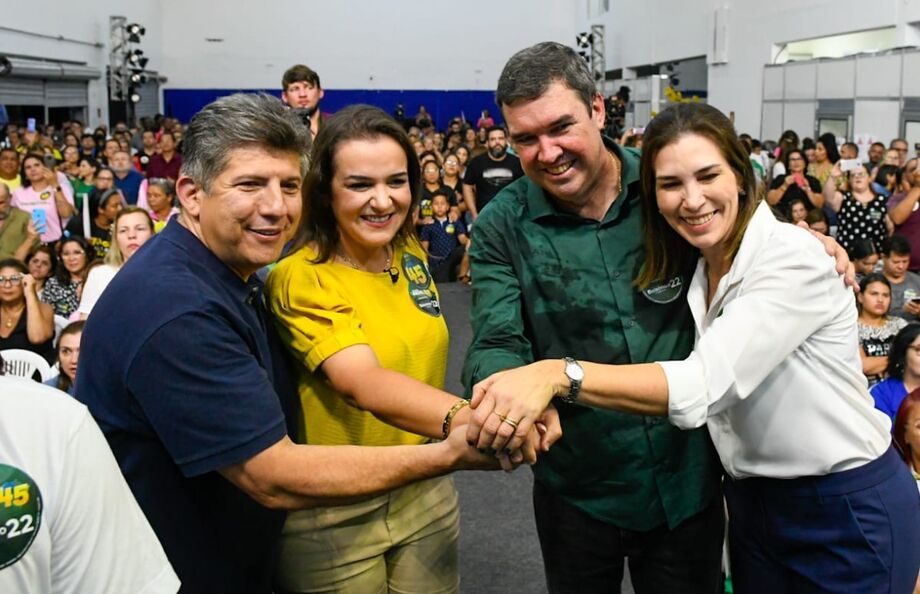 Lídio e Adriane Lopes junto de Eduardo e Monica Riedel