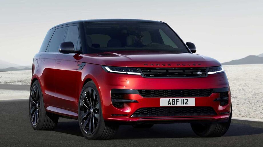 O veículo chega ao Brasil com três opções de motorização, MHEV Diesel seis-cilindros de 350cv, V8 Twin Turbo de 530cv, e em 2023 o modelo PHEV de 510cv