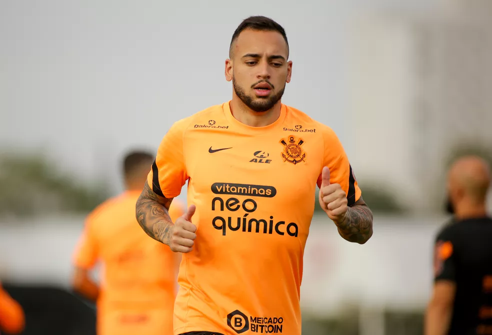 Volante Maycon voltou a treinar com bola