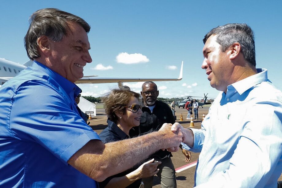 O presidente Jair Bolsonaro com o candidato tucano ao governo de Mato Grosso do Sul, Eduardo Riedel.