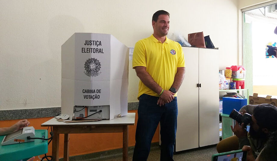 Capitão Contar votando nesta manhã (30)