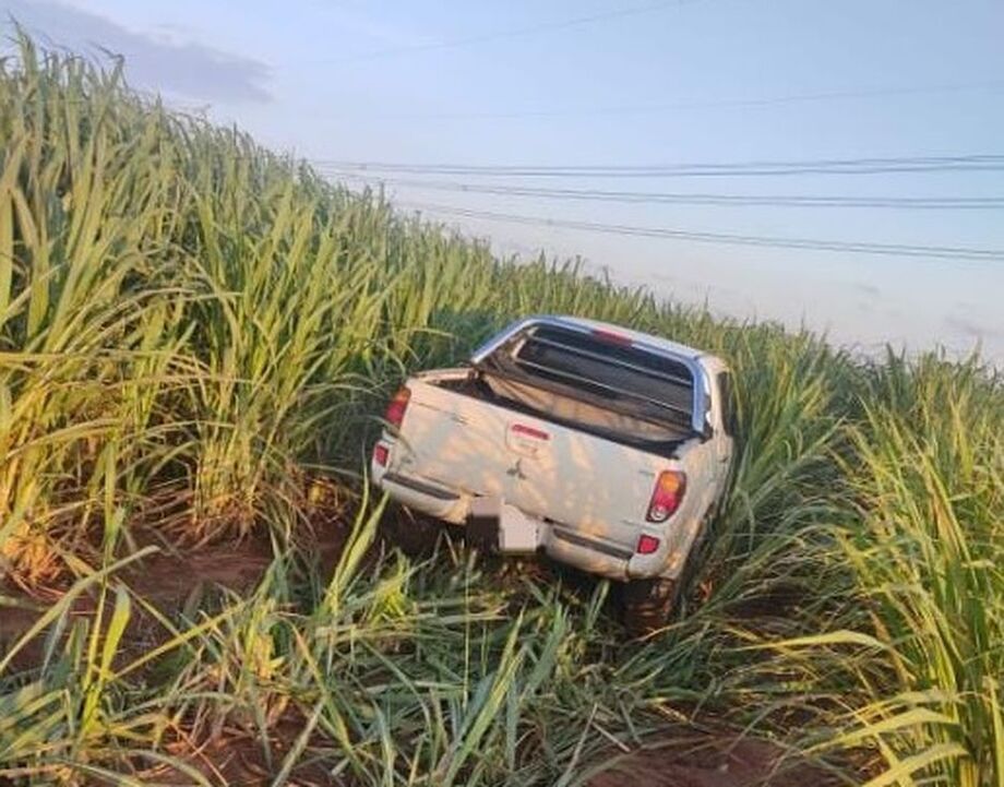 Carro usado por fazendeiro foi encontrado pela polícia em área rural da cidade