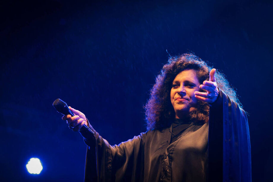 Gal Costa durante um show
