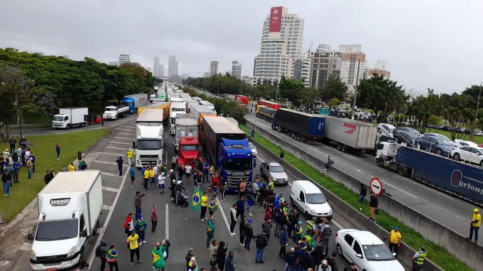 Em balanço, PRF informa que desmobilizou mais de mil manifestações nas estradas