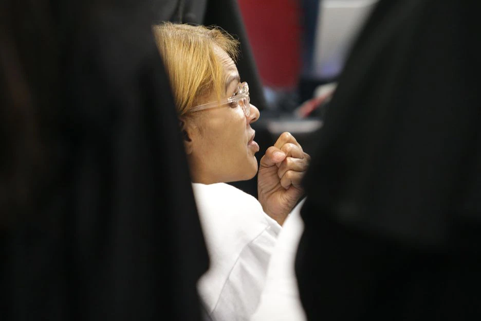 Flordelis durante julgamento no forum de Niterói, na região metropolitana do Rio de Janeiro (RJ). Ex-deputada federal teve crise de choro nesta quinta-feira (10)