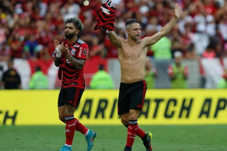 Flamengo perde para o Avaí em tarde de despedidas de Diegos no Maracanã