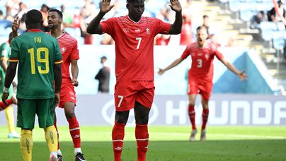 Autor do gol, Embolo não comemorou pois é nascido em Camarões e foi com a família ainda jovem para a Suíça