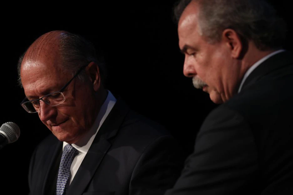 O vice-presidente eleito, Geraldo Alckmin, é o coordenador-geral da equipe de transição do governo Bolsonaro para ao governo Lula.
