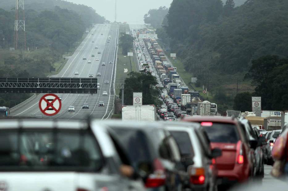 Feriado tem rodovias bloqueadas