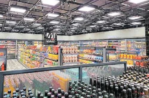 O grupo paranaense Muffato inaugurou ontem sua primeira loja autônoma com tecnologias que permitem pagamento automático das compras