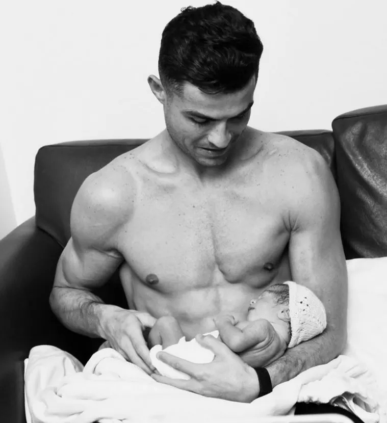 Cristiano Ronaldo revela que guarda as cinzas do filho em casa