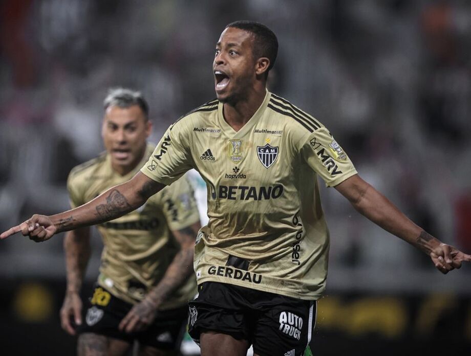 Destaque da partida, Keno balançou a rede duas vezes e foi decisivo para a vitória atleticana no Mineirão por 3 a 0.