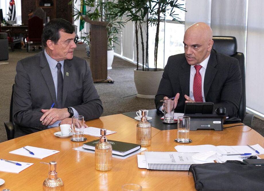 O presidente do TSE, Alexandre de Moraes, em reunião com o ministro da Defesa, general Paulo Sérgio Nogueira, em agosto deste ano.