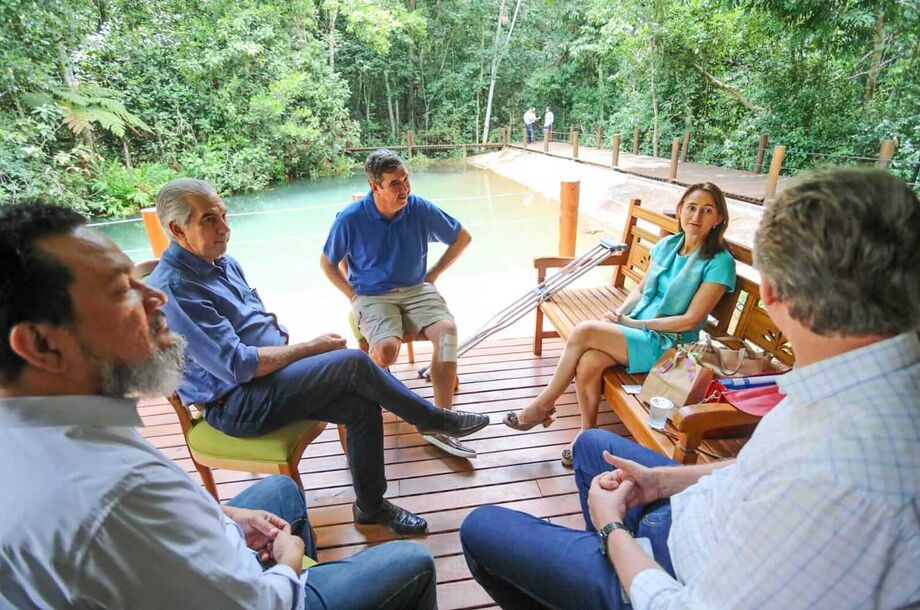 Eduardo Riedel, recebeu nesta quarta-feira (30), a ministra conselheira Ana Beatriz Martins