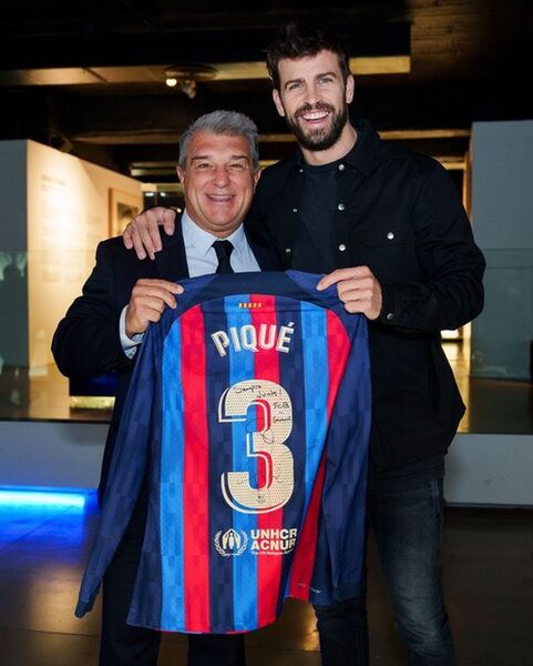 Gerard Piqué doou a camisa de seu último jogo no futebol ao museu do Barcelona.