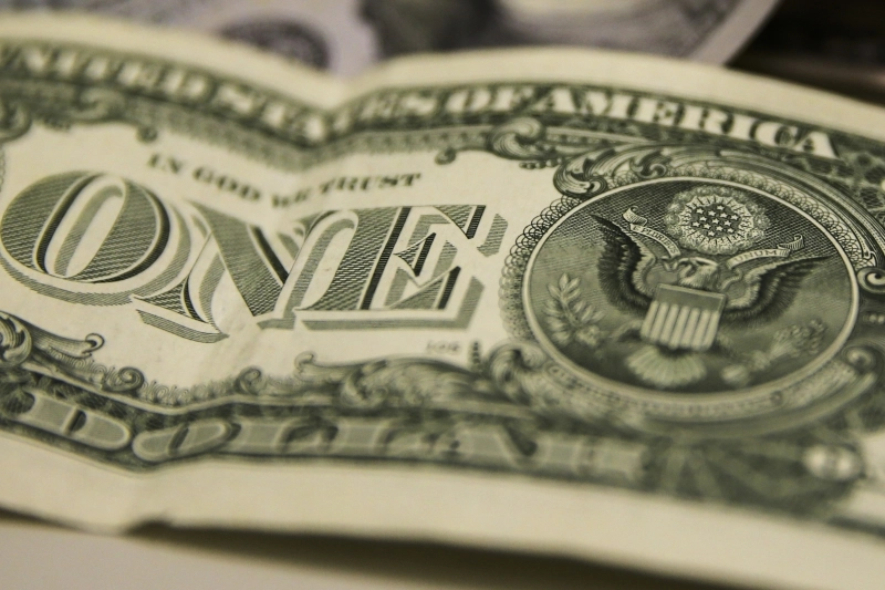 Banco Central encerra 2024 com leilão de US$ 1,8 bi para conter dólar, que fecha acima de R$ 6.