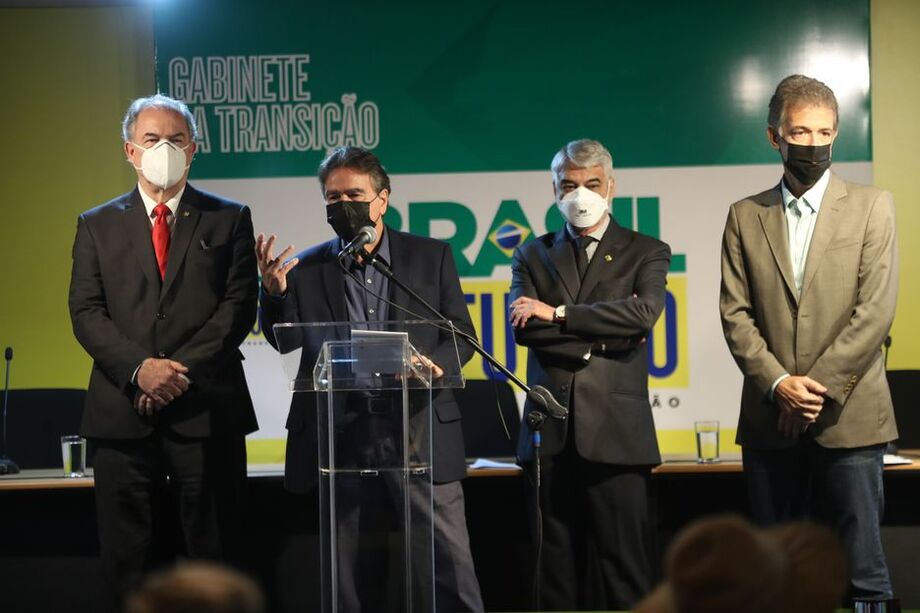 Na área do meio ambiente, por exemplo, o que se pretende é suspender o efeito de decretos e portarias editadas tanto pelo ex-ministro do Meio Ambiente Ricardo Salles.