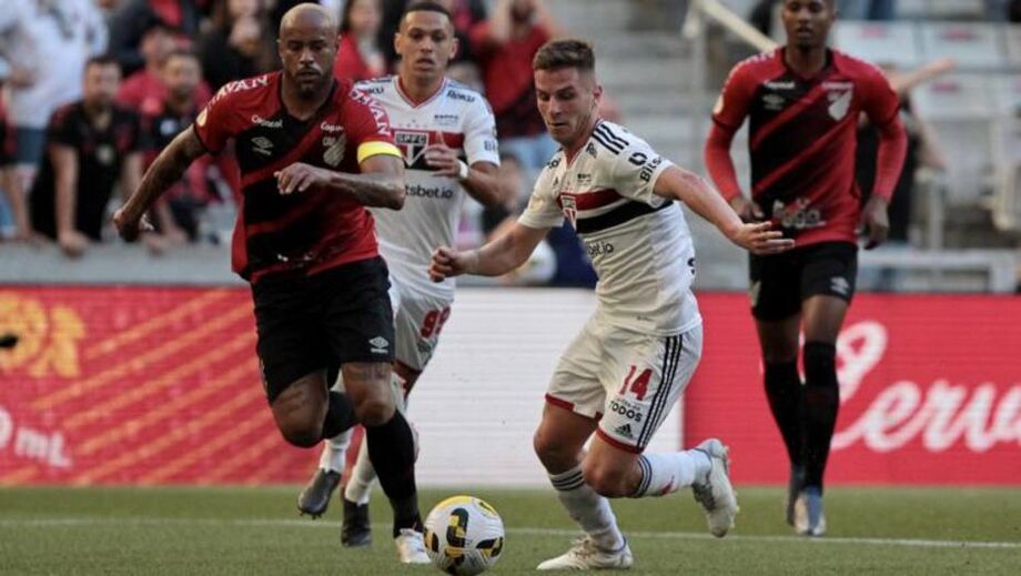 O time do São Paulo em ação
