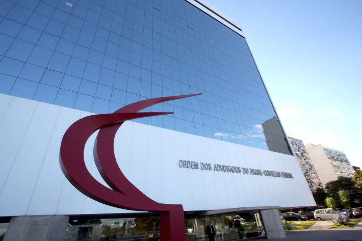 Seccionais da OAB cobram parecer sobre bloqueio de contas decretado por Moraes
