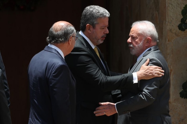 PT está 'bem articulado' com Lira para votar PEC na Câmara, diz Guimarães