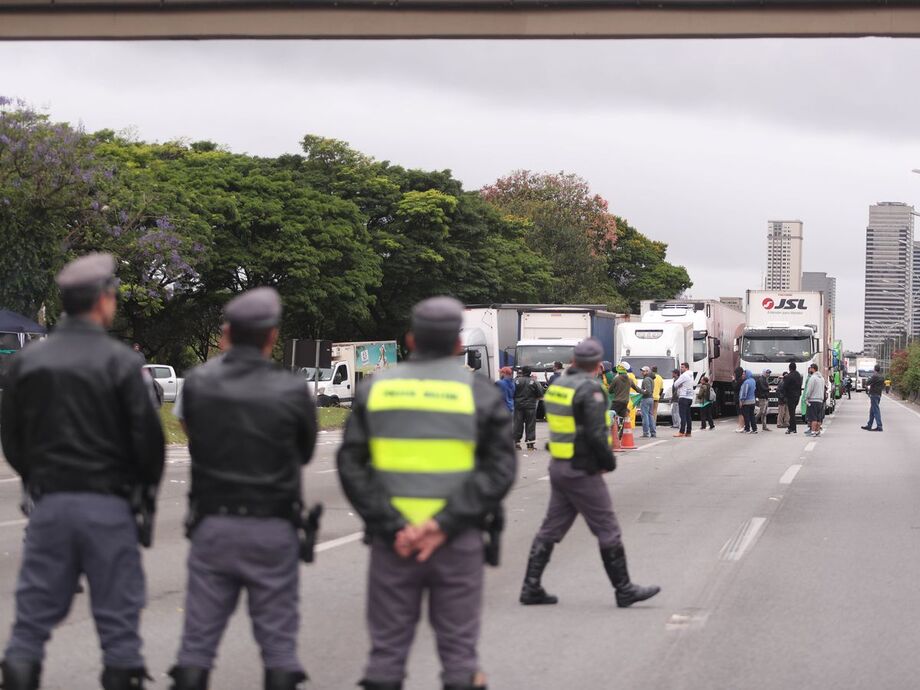 Rodovias federais estão livres de bloqueios e interdições, afirma PRF