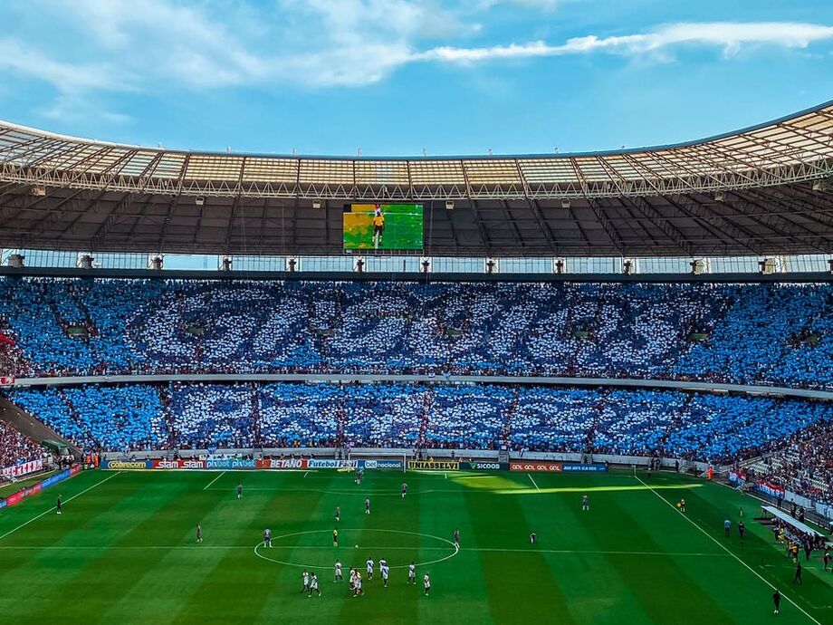 'Gracias, Profesor': torcida do Fortaleza faz homenagem ao técnico Vojvoda