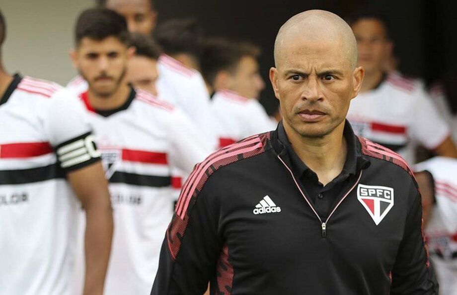 A primeira experiência de Alex como técnico foi no Sub-20 do São Paulo