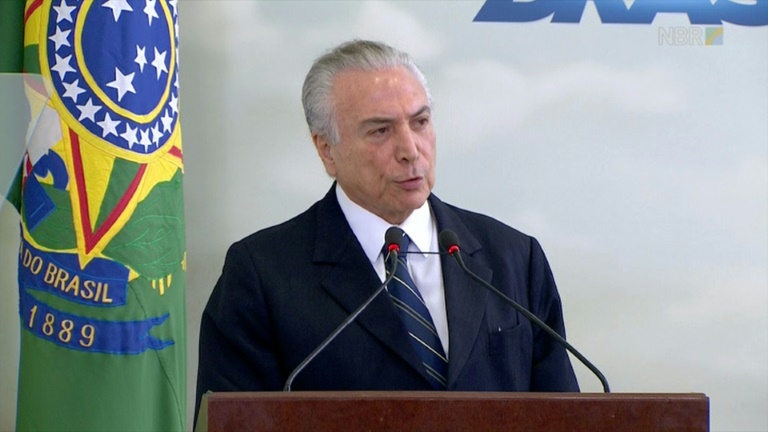Em palestra realizada na manhã desta quarta-feira, 9, no Congresso Nacional das Sociedades de Advogados, o ex-presidente pregou que é necessário cumprir a Constituição