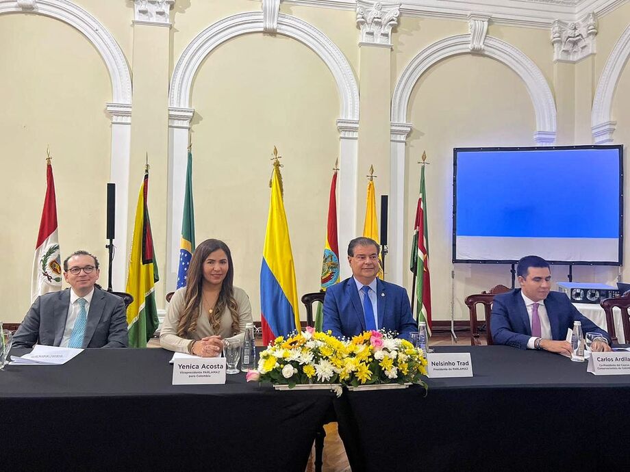 Aclamado ao cargo, o senador Nelsinho Trad declarou a responsabilidade de assumir novamente a presidência do Parlamaz.