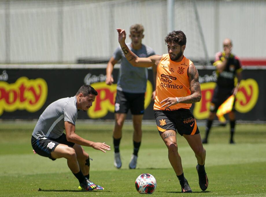 Fernando Lázaro divide titulares e Corinthians perde jogo-treino para o sub-20