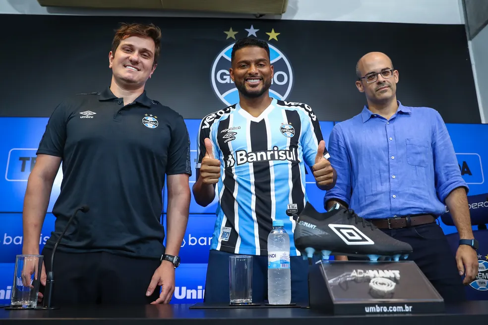 Apresentado no Grêmio, Reinaldo diz que saiu do São Paulo no momento certo