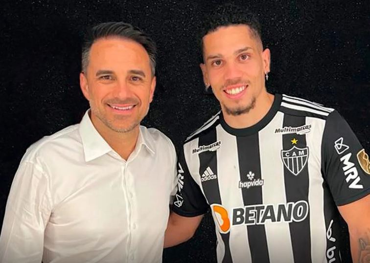 O Atlético-MG anunciou nesta quinta-feira o primeiro reforço para a temporada 2023. Como era esperado, o atacante Paulinho, ex-Vasco, foi oficializado como jogador do clube mineiro