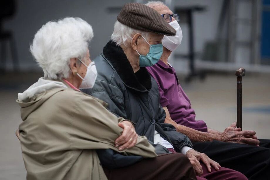 Expectativa de vida ao nascer do brasileiro seria de 77,0 anos não fosse a crise de mortalidade por covid