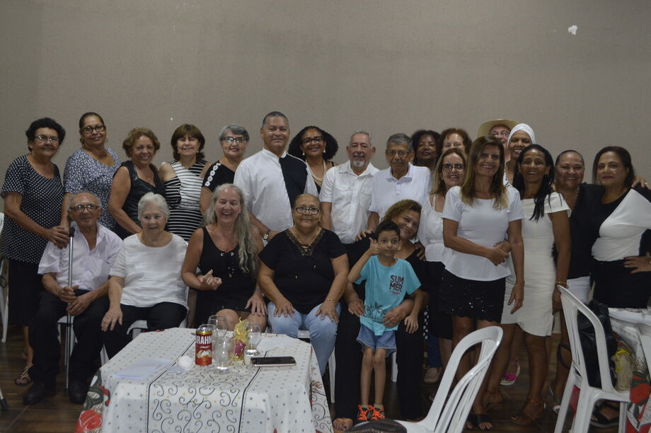 Colegas e amigos dos anos 70 da Escola Estadual Vespasiano Martins, de Campo Grande realizam encontro
