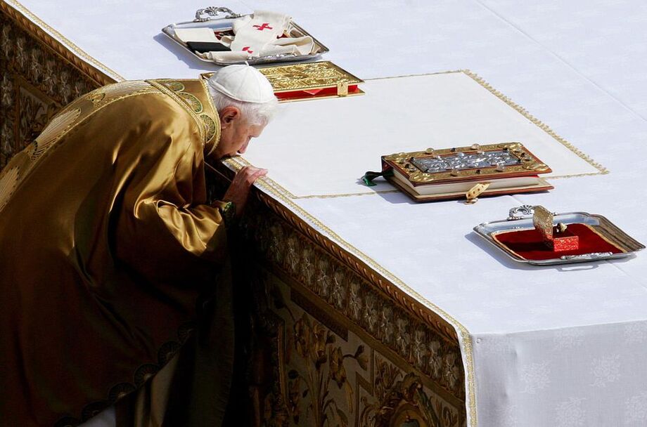 Bento XVI celebra missa no Vaticano durante o seu papado