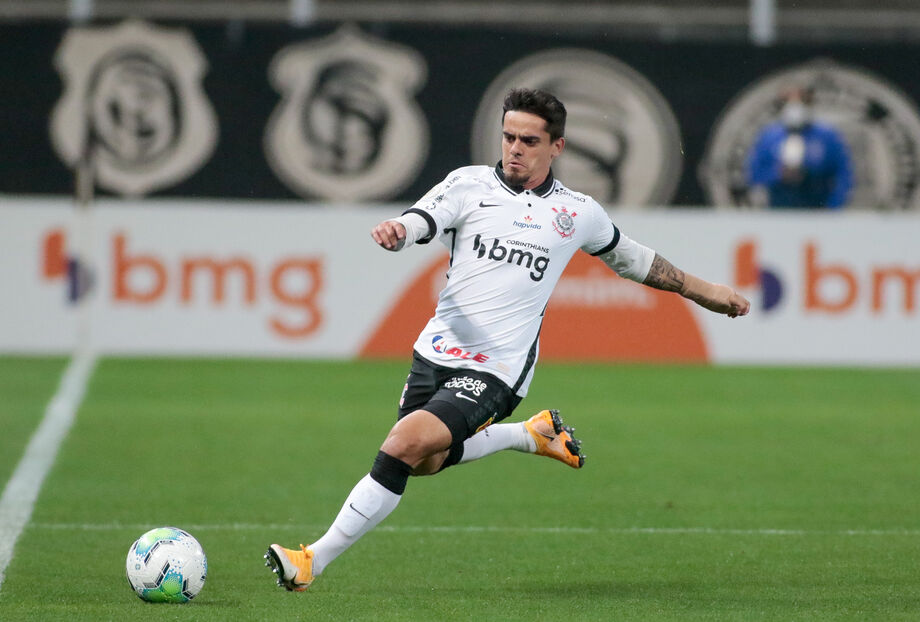 Fagner treina forte para fazer belo 2023 após ter vivido pior ano no Corinthians