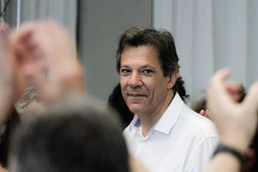'Vamos fazer o Brasil crescer com responsabilidade e justiça social', diz Haddad