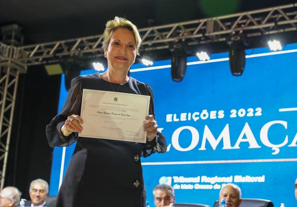Tereza Cristina, foi diplomada como senadora da República, em cerimônia realizada pelo Tribunal Regional Eleitoral do Mato Grosso do Sul