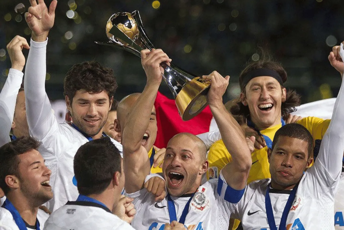 Título mundial do Corinthians há 10 anos foi o último obtido pela América do Sul