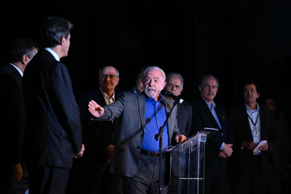 Lula durante o anúncio de ministros na sexta-feira (9).