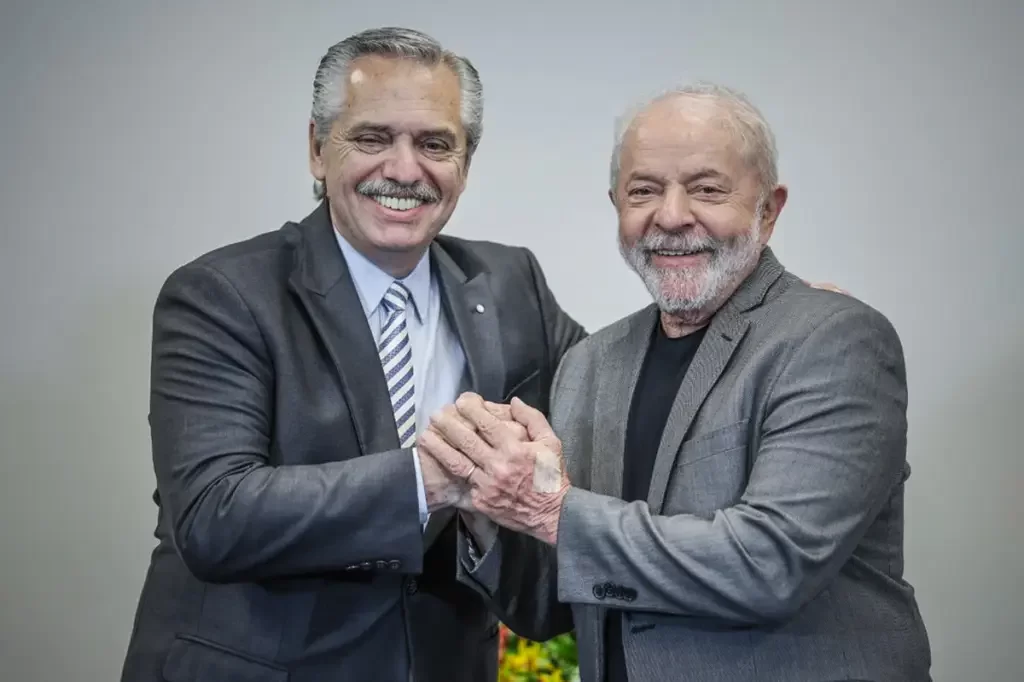 Fernández agradece a mensagem de parabéns de Lula