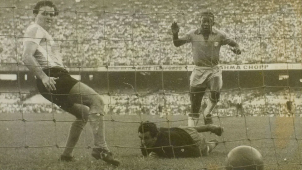 . Ele montou, na época, uma seleção considerada fraca, com muitos jogadores novos, sem entrosamento