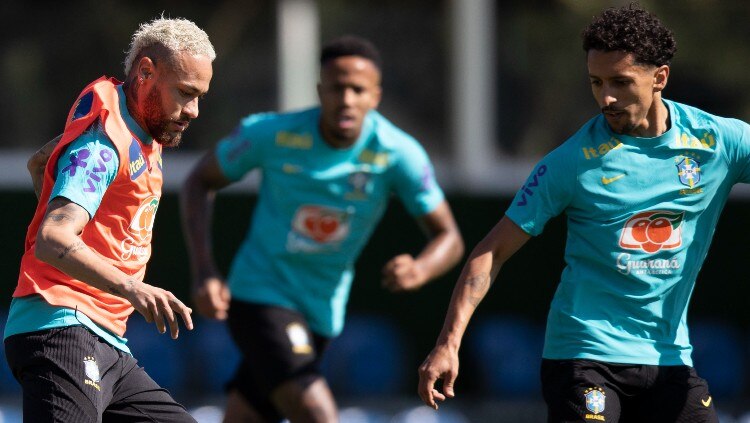 Neymar e Marquinhos se apresentam ao PSG após o fim da Copa do Mundo do Catar
