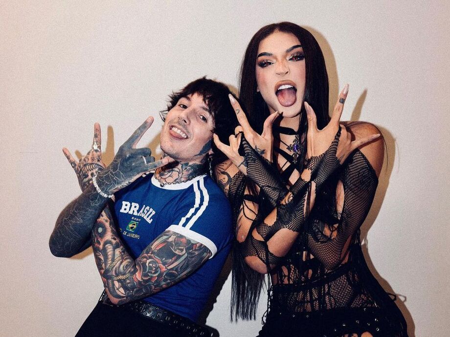 A cantora Pabllo Vittar publicou um carrossel com fotos ao lado de Oliver Sykes, vocalista da banda Bring Me The Horizon
