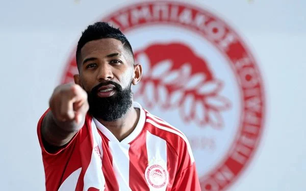 Rodinei, ex-Flamengo, é o novo reforço do Olympiacos, da Grécia
