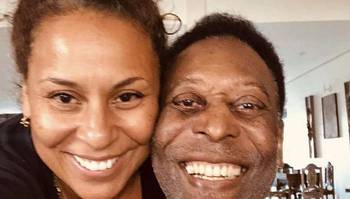 Kely Nascimento, filha de Pelé, publica foto acompanhando Argentina x Croácia ao lado do pai