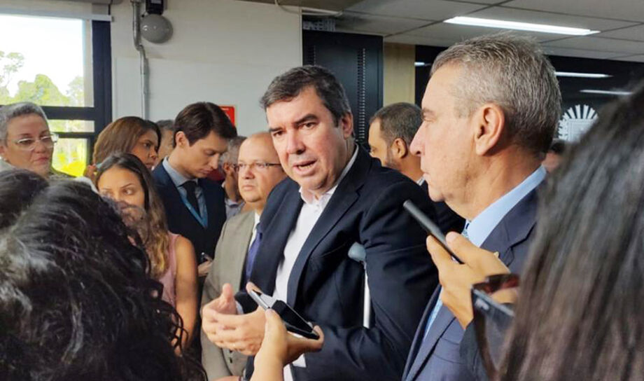 Governador eleito Eduardo Riedel ao lado do deputado Paulo Corrêa