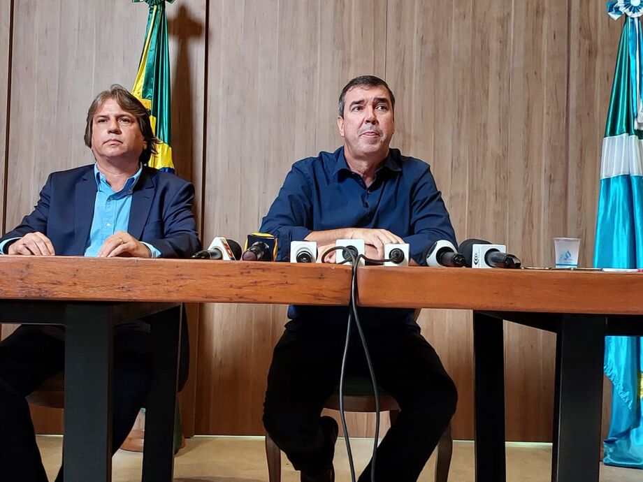 Riedel ao lado de Pedro Caravina que assume a Segov